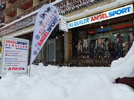Ángelsport Alquiler de Esquís y Venta de Material Deportivo fachada de la tienda