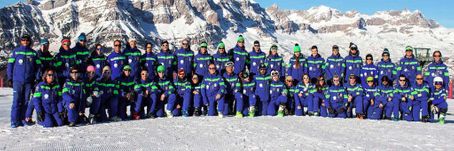 Ángelsport Alquiler de Esquís y Venta de Material Deportivo grupo de esquiadores